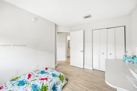 Condo in Doral, Florida, 3 bedrooms  № 2411729 - photo 21