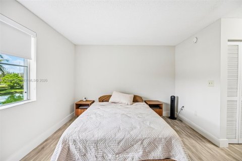 Condo in Doral, Florida, 3 bedrooms  № 2411729 - photo 27
