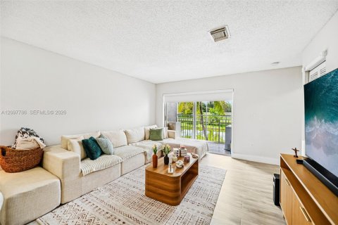 Condo in Doral, Florida, 3 bedrooms  № 2411729 - photo 4