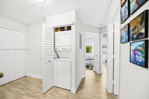 Condo in Doral, Florida, 3 bedrooms  № 2411729 - photo 13