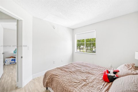 Condo in Doral, Florida, 3 bedrooms  № 2411729 - photo 15