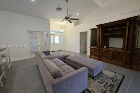 Villa ou maison à louer à Lehigh Acres, Floride: 3 chambres, 164.16 m2 № 2033172 - photo 10