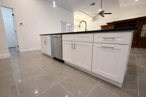 Villa ou maison à louer à Lehigh Acres, Floride: 3 chambres, 164.16 m2 № 2033172 - photo 7