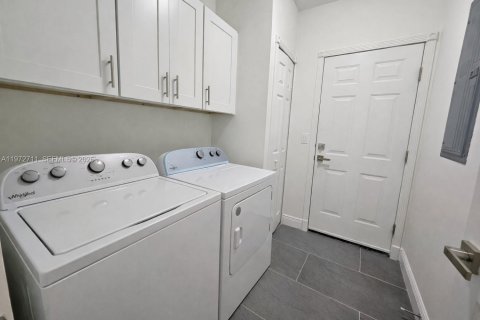 Villa ou maison à louer à Lehigh Acres, Floride: 3 chambres, 164.16 m2 № 2033172 - photo 21