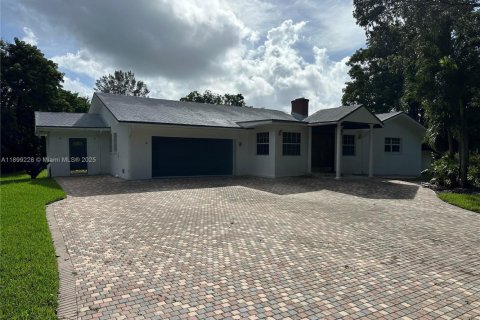 House in Southwest Ranches, Florida 4 bedrooms, 299.33 sq.m. № 2014763 - photo 4