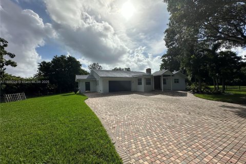 House in Southwest Ranches, Florida 4 bedrooms, 299.33 sq.m. № 2014763