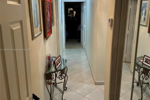 House in Southwest Ranches, Florida 4 bedrooms, 299.33 sq.m. № 2014763 - photo 14