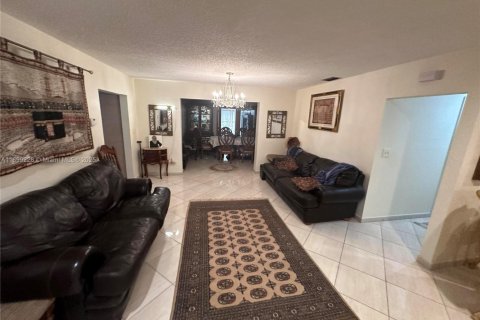 House in Southwest Ranches, Florida 4 bedrooms, 299.33 sq.m. № 2014763 - photo 19