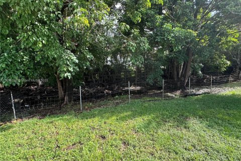 House in Southwest Ranches, Florida 4 bedrooms, 299.33 sq.m. № 2014763 - photo 9