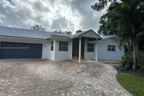 House in Southwest Ranches, Florida 4 bedrooms, 299.33 sq.m. № 2014763 - photo 2