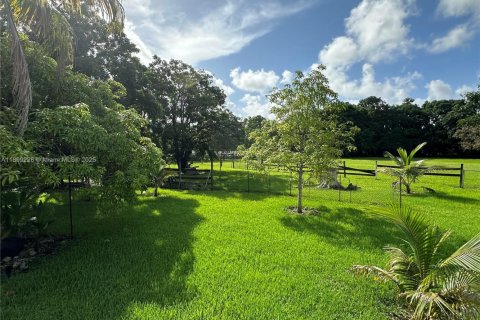 House in Southwest Ranches, Florida 4 bedrooms, 299.33 sq.m. № 2014763 - photo 10