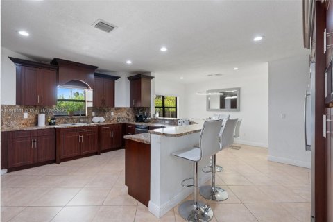 Villa ou maison à vendre à Miami, Floride: 5 chambres, 297.29 m2 № 1850552 - photo 12