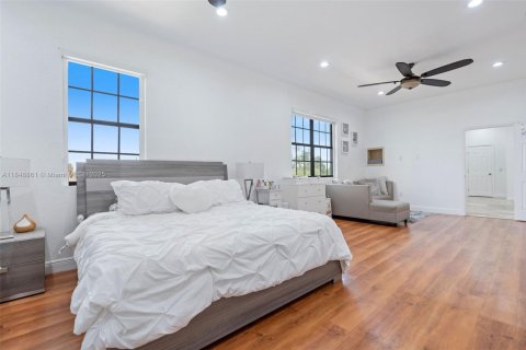 Villa ou maison à vendre à Miami, Floride: 5 chambres, 297.29 m2 № 1850552 - photo 22