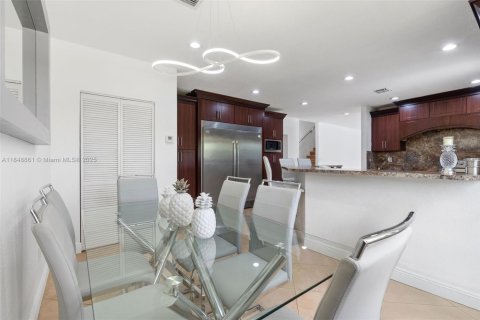 Villa ou maison à vendre à Miami, Floride: 5 chambres, 297.29 m2 № 1850552 - photo 18