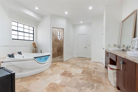 Villa ou maison à vendre à Miami, Floride: 5 chambres, 297.29 m2 № 1850552 - photo 25