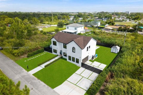 Villa ou maison à vendre à Miami, Floride: 5 chambres, 297.29 m2 № 1850552 - photo 2