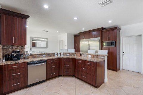 Villa ou maison à vendre à Miami, Floride: 5 chambres, 297.29 m2 № 1850552 - photo 13