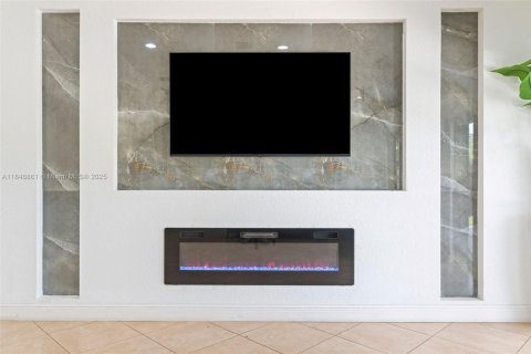 Villa ou maison à vendre à Miami, Floride: 5 chambres, 297.29 m2 № 1850552 - photo 11