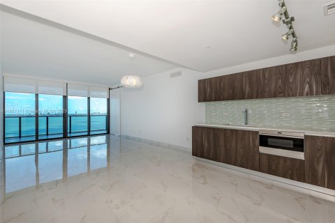 Снять в аренду кондоминиум в Майами, Флорида 3 спальни, 141.77м2, № 1866983 - фото 3