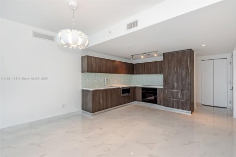 Снять в аренду кондоминиум в Майами, Флорида 3 спальни, 141.77м2, № 1866983 - фото 9