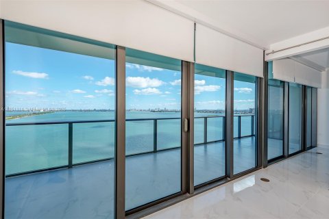 Снять в аренду кондоминиум в Майами, Флорида 3 спальни, 141.77м2, № 1866983 - фото 7