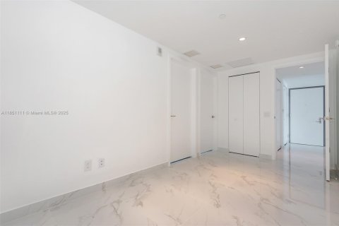 Снять в аренду кондоминиум в Майами, Флорида 3 спальни, 141.77м2, № 1866983 - фото 24