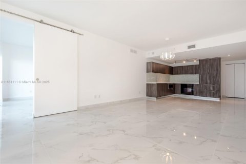 Снять в аренду кондоминиум в Майами, Флорида 3 спальни, 141.77м2, № 1866983 - фото 8