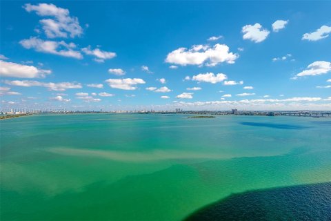 Снять в аренду кондоминиум в Майами, Флорида 3 спальни, 141.77м2, № 1866983 - фото 28