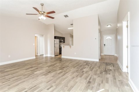 House in Davenport, Florida 4 bedrooms, 143.26 sq.m. № 1813359 - photo 2