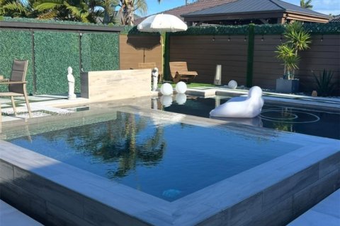 Villa ou maison à vendre à Miami, Floride: 4 chambres, 160.07 m2 № 2068376 - photo 5