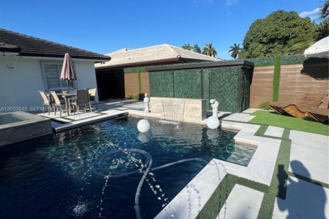 Villa ou maison à vendre à Miami, Floride: 4 chambres, 160.07 m2 № 2068376 - photo 11