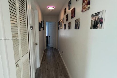 Villa ou maison à vendre à Miami, Floride: 4 chambres, 160.07 m2 № 2068376 - photo 30