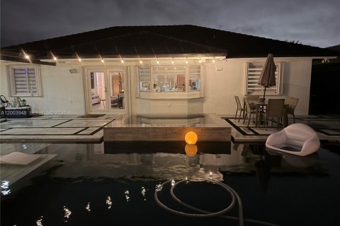 Villa ou maison à vendre à Miami, Floride: 4 chambres, 160.07 m2 № 2068376 - photo 15