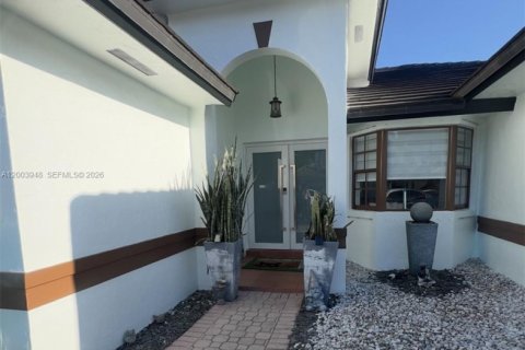 Villa ou maison à vendre à Miami, Floride: 4 chambres, 160.07 m2 № 2068376 - photo 2