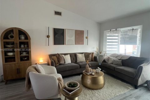 Villa ou maison à vendre à Miami, Floride: 4 chambres, 160.07 m2 № 2068376 - photo 23