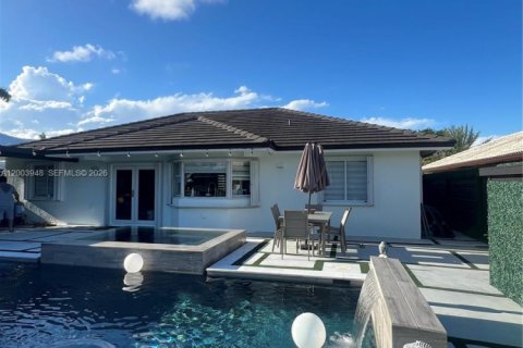 Villa ou maison à vendre à Miami, Floride: 4 chambres, 160.07 m2 № 2068376 - photo 9