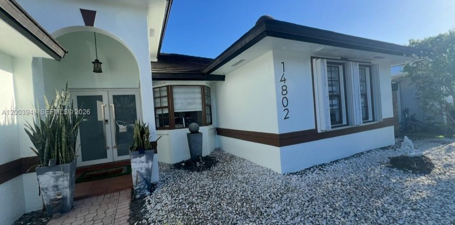 Villa ou maison à Miami, Floride 4 chambres, 160.07 m2 № 2068376