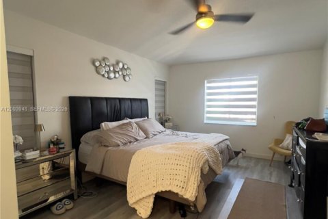 Villa ou maison à vendre à Miami, Floride: 4 chambres, 160.07 m2 № 2068376 - photo 27