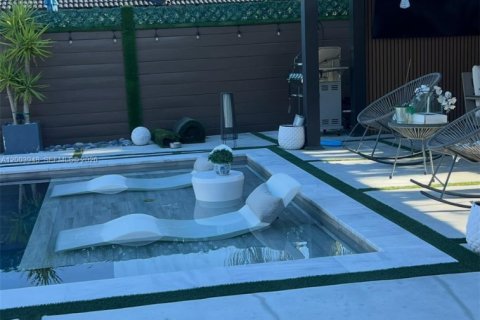 Villa ou maison à vendre à Miami, Floride: 4 chambres, 160.07 m2 № 2068376 - photo 7