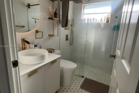 Villa ou maison à vendre à Miami, Floride: 4 chambres, 160.07 m2 № 2068376 - photo 29