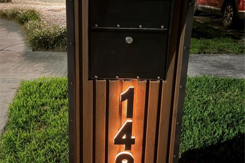 Villa ou maison à vendre à Miami, Floride: 4 chambres, 160.07 m2 № 2068376 - photo 4