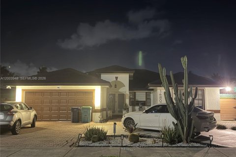 Villa ou maison à vendre à Miami, Floride: 4 chambres, 160.07 m2 № 2068376 - photo 3