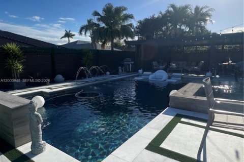 Villa ou maison à vendre à Miami, Floride: 4 chambres, 160.07 m2 № 2068376 - photo 8
