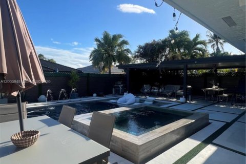 Villa ou maison à vendre à Miami, Floride: 4 chambres, 160.07 m2 № 2068376 - photo 6