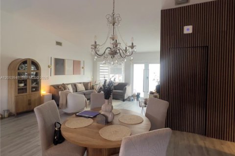 Villa ou maison à vendre à Miami, Floride: 4 chambres, 160.07 m2 № 2068376 - photo 26