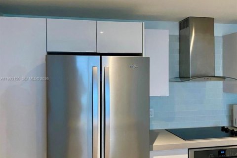 Condo in Miami, Florida, 1 bedroom  № 2057080 - photo 4