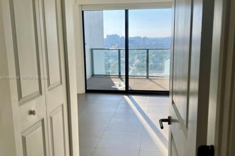 Condo in Miami, Florida, 1 bedroom  № 2057080 - photo 8