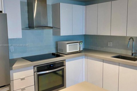 Condo in Miami, Florida, 1 bedroom  № 2057080 - photo 3