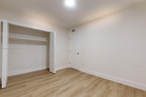 Villa ou maison à louer à Miami, Floride: 2 chambres, 69.68 m2 № 1923373 - photo 16