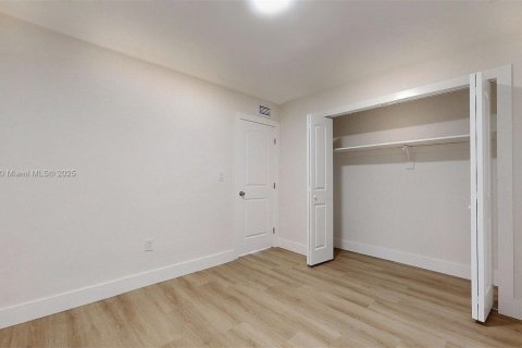 House in Miami, Florida 2 bedrooms, 69.68 sq.m. № 1923373 - photo 17